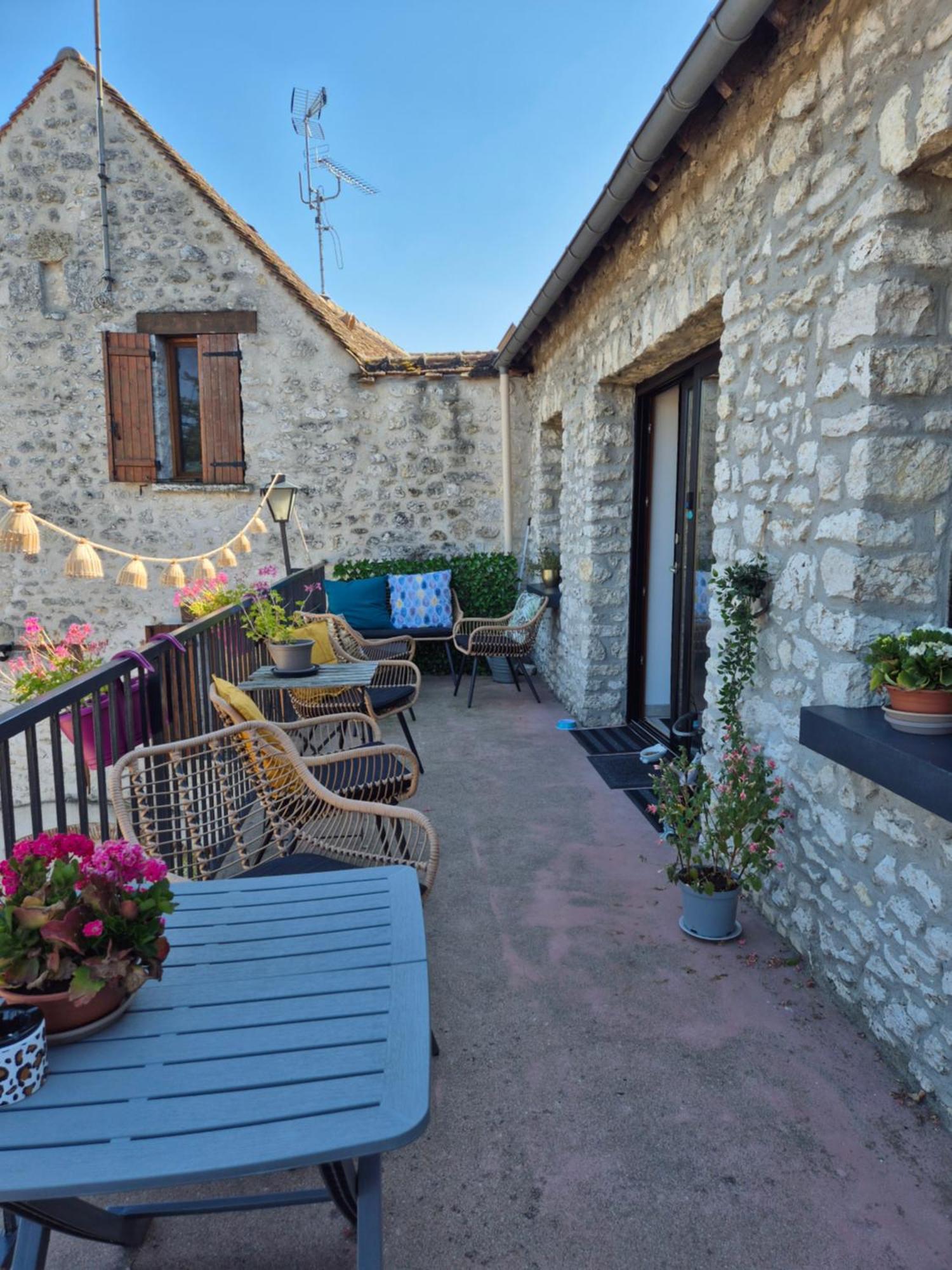 L'Eden Cache Hotell Beaune-la-Rolande Eksteriør bilde